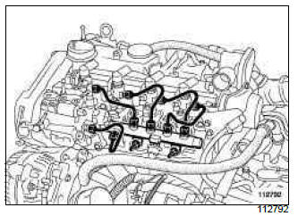 Renault Clio. Diesel injector: Removal - Refitting