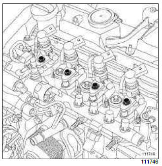 Renault Clio. Diesel injector: Removal - Refitting