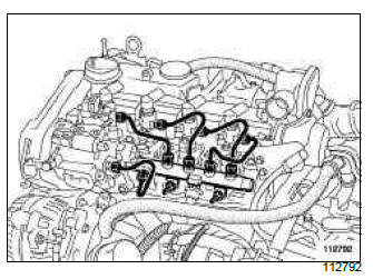 Renault Clio. Diesel injector: Removal - Refitting