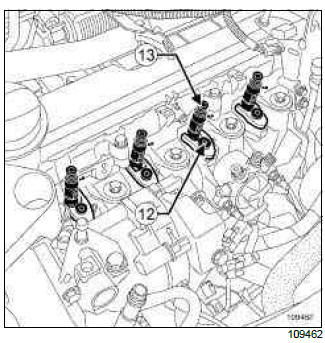 Renault Clio. Diesel injector: Removal - Refitting