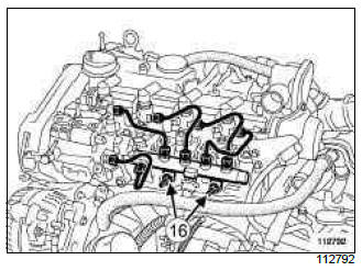 Renault Clio. Injector rail: Removal - Refitting