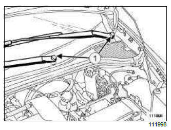 Renault Clio. Windscreen wiper arm: Removal - Refitting